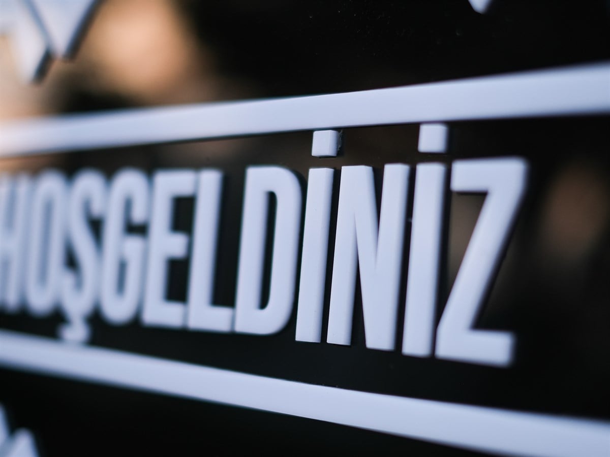 3D Siyah&Beyaz İsimli Pleksi Kapı SüsüKapı Süsü