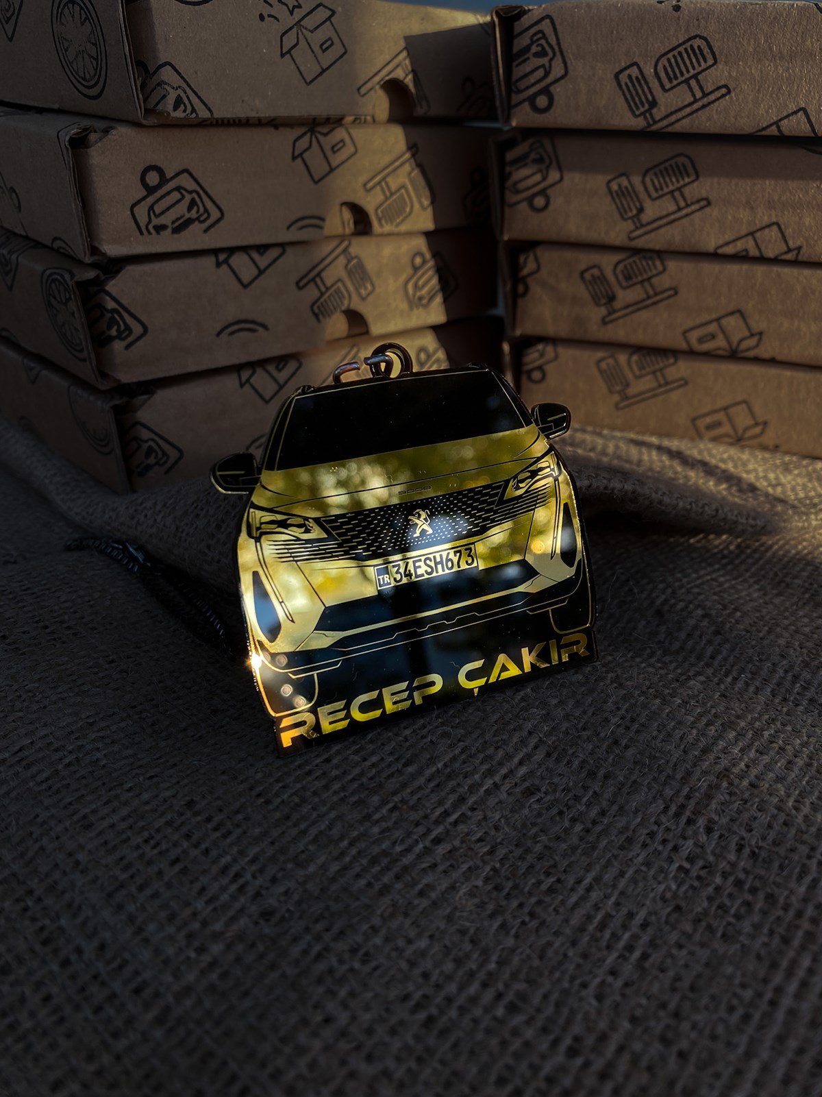 Siyah Zemin Üzeri Gold Baskılı Araç Ayna SüsüAyna Süsü