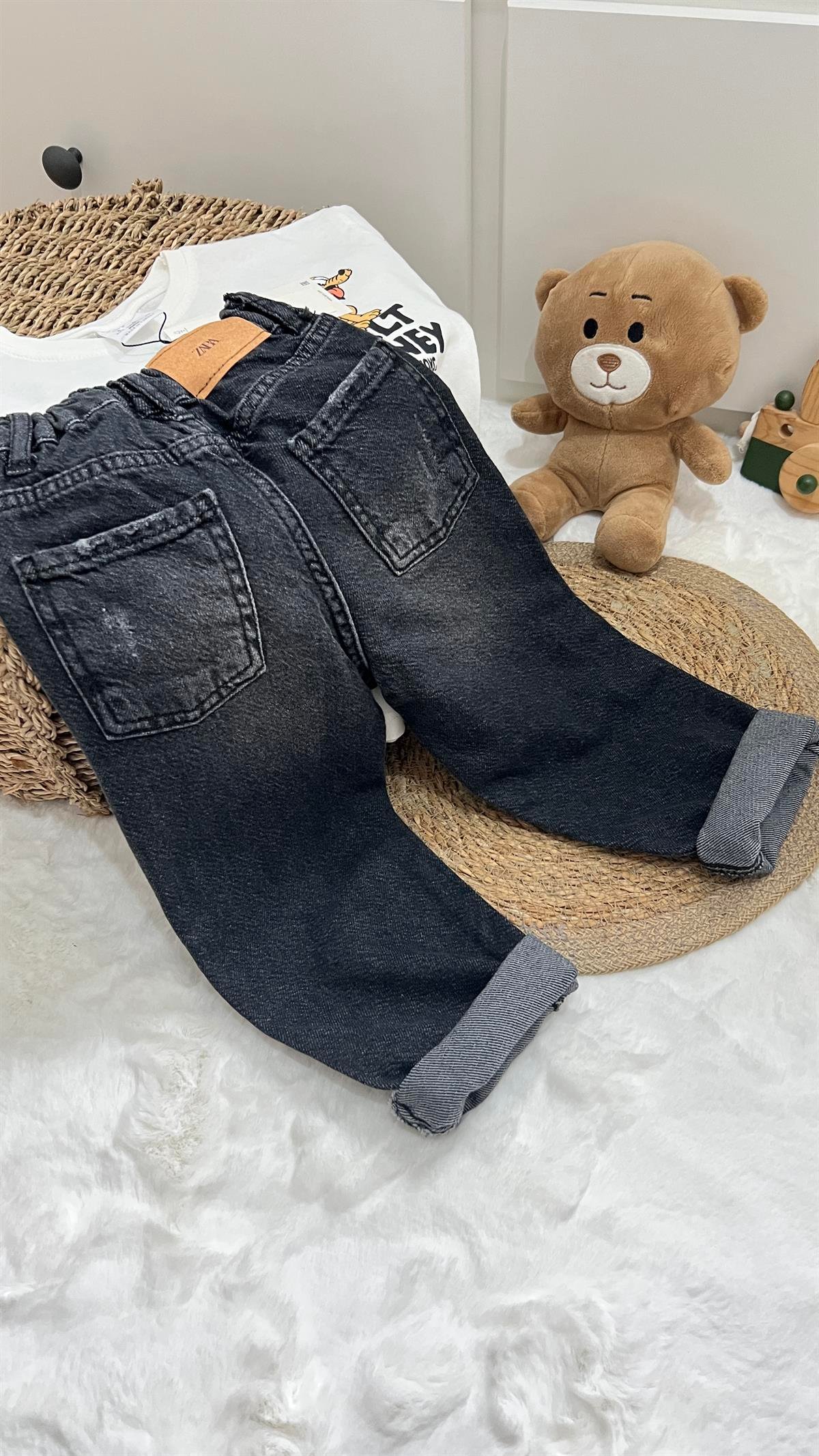 Füme yırtık jean 