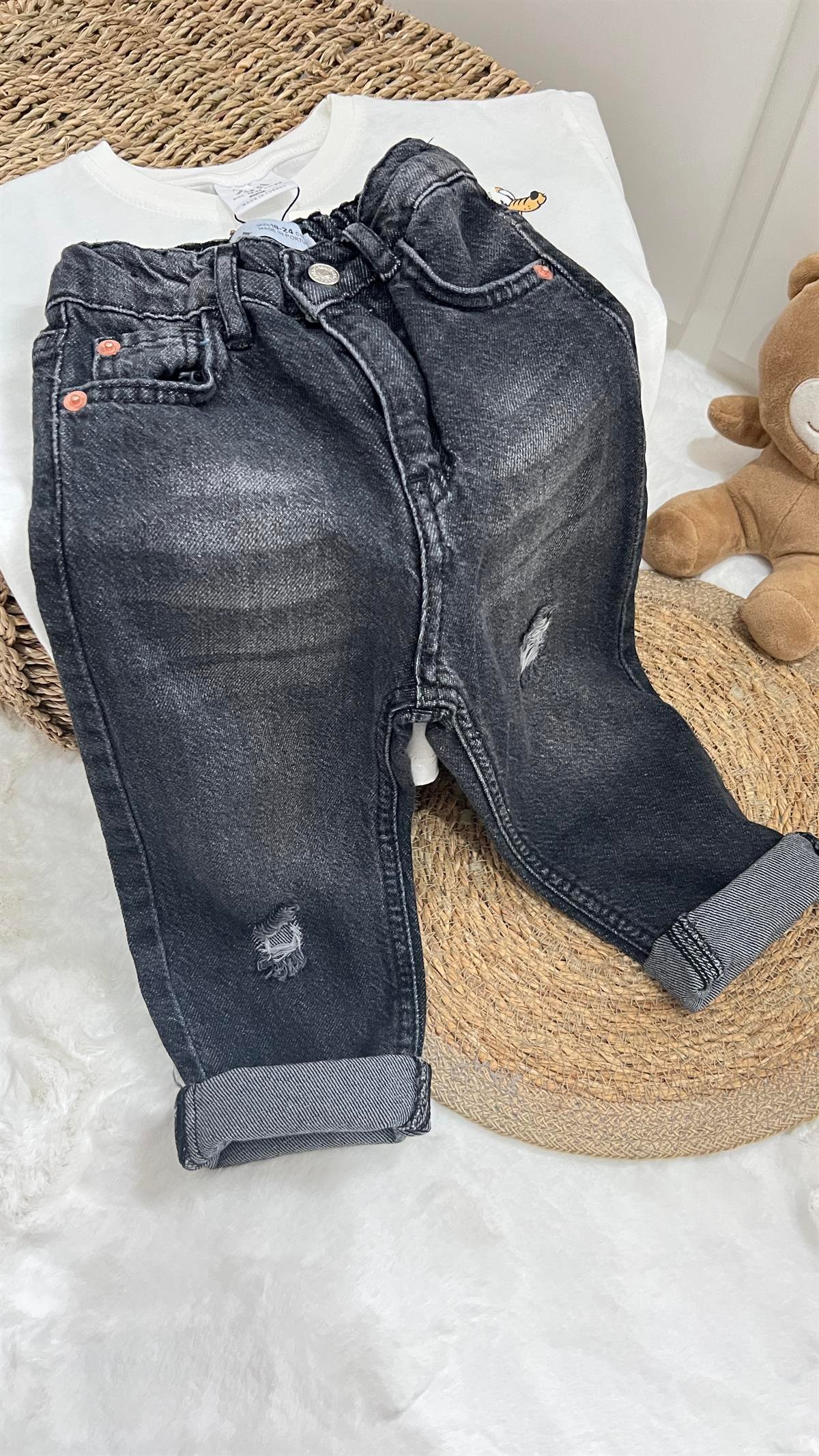 Füme yırtık jean 
