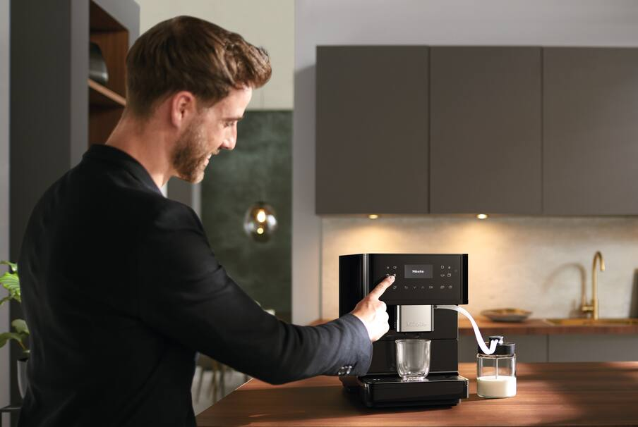 Miele CM 6160 MilkPerfection Tam Otomatik Solo Kahve Makinesi - Siyah