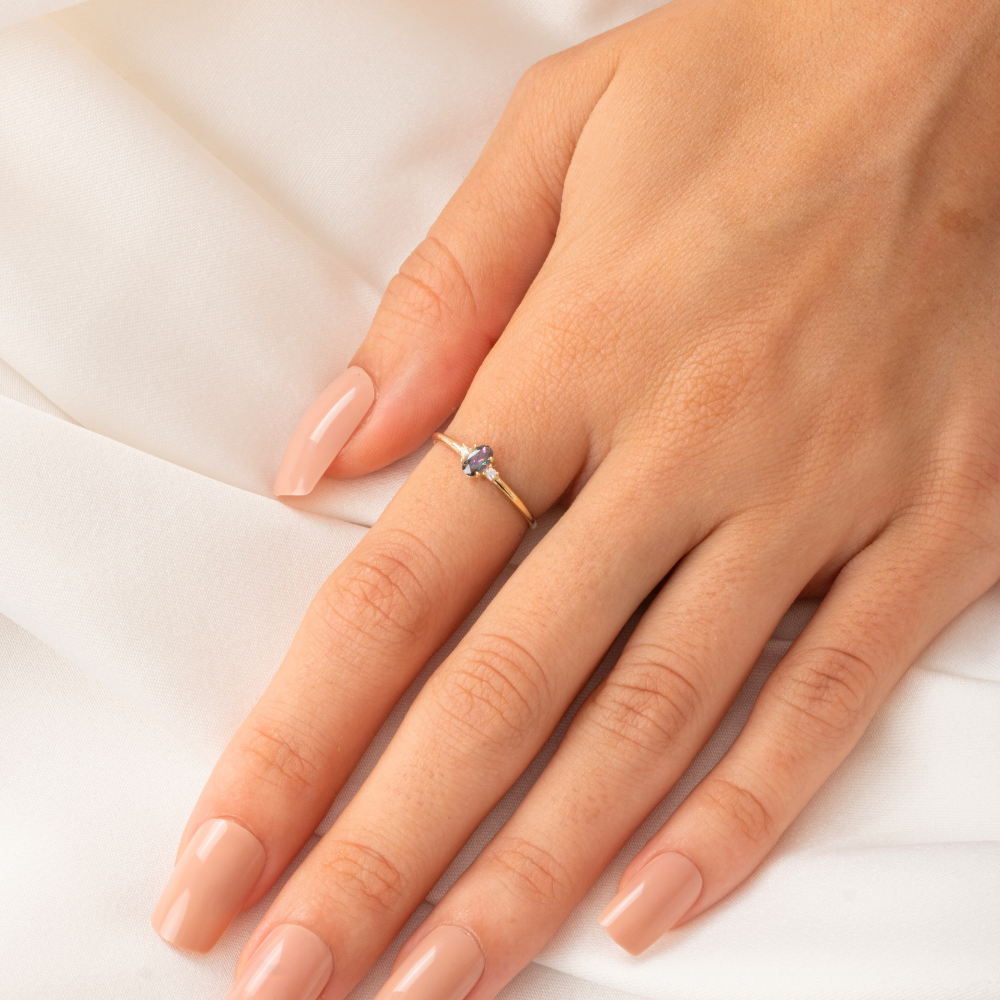 FasekGoldYÜZÜKLER0,30CT Aleksandrit 0,10CT Pırlanta(Signty Taşlı)Minimal Oval Taşlı Tria Pırlanta 14 Ayar Altın Yüzük