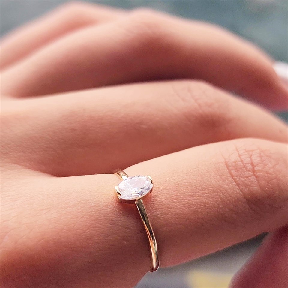 Huma GoldGÜMÜŞ0,50 CT Mekik Pırlanta (Sıgnty)Tektaş Modern Tasarım Gümüş Yüzük-Mekik Pırlanta Tektaş Gümüş Yüzük