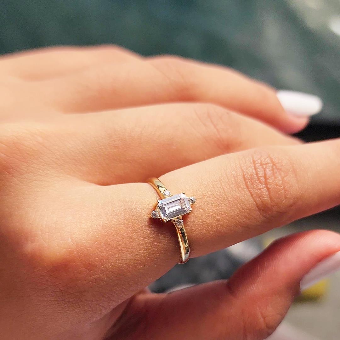FasekGoldYÜZÜKLERAltın Yüzük - 14 Ayar Altın 0.95 Karat Radyant Kesim Swarovski Taşlı Evlilik Teklifi Yüzüğü