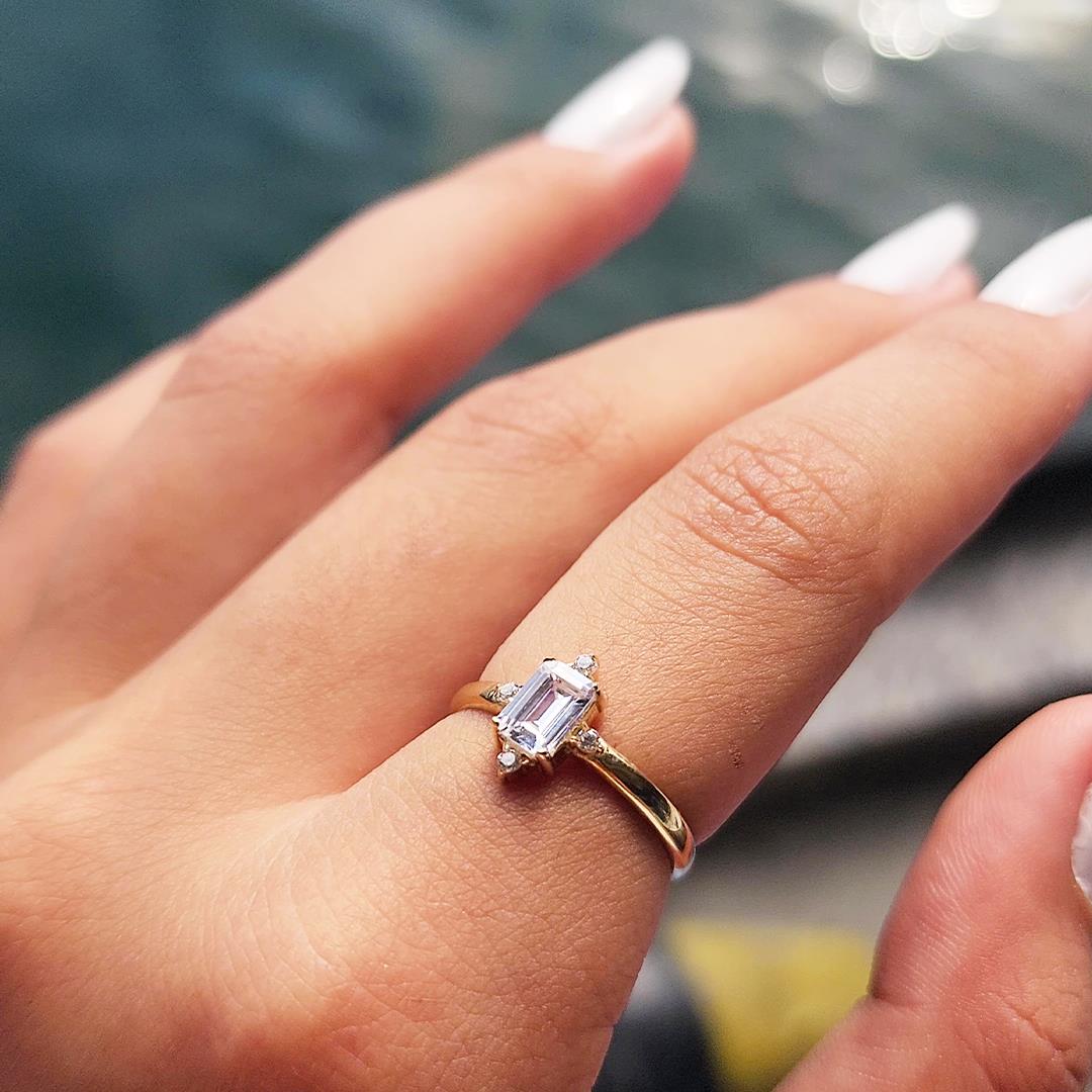 FasekGoldYÜZÜKLERAltın Yüzük - 14 Ayar Altın 0.95 Karat Radyant Kesim Swarovski Taşlı Evlilik Teklifi Yüzüğü