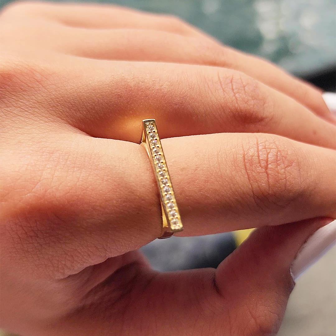 FasekGoldYÜZÜKLERAltın Yüzük - 14 Ayar Altın Çizgi Sıra Swarovski Taşlı Yüzük - Anneler Gününe Hediye Altın Yüzük