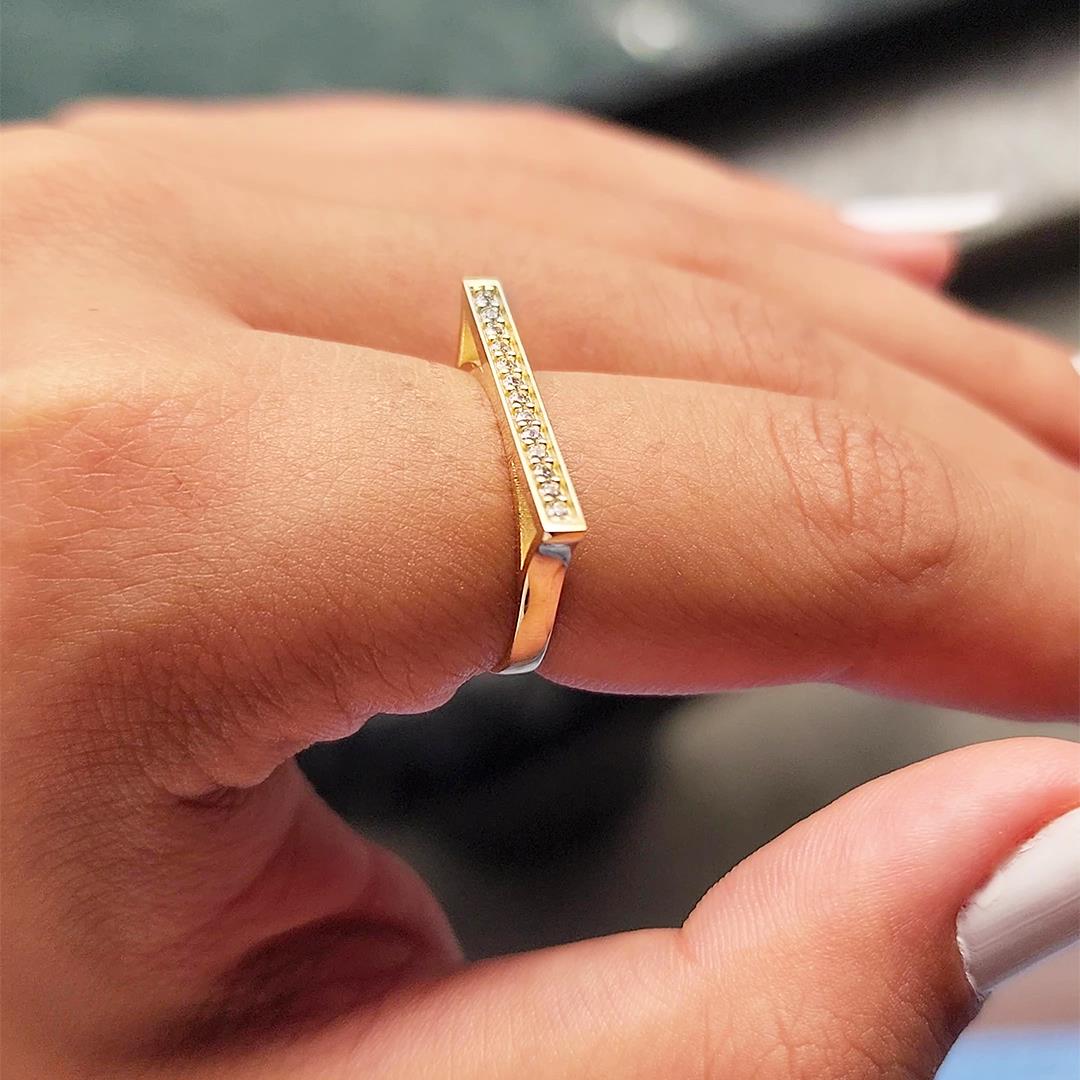 FasekGoldYÜZÜKLERAltın Yüzük - 14 Ayar Altın Çizgi Sıra Swarovski Taşlı Yüzük - Anneler Gününe Hediye Altın Yüzük