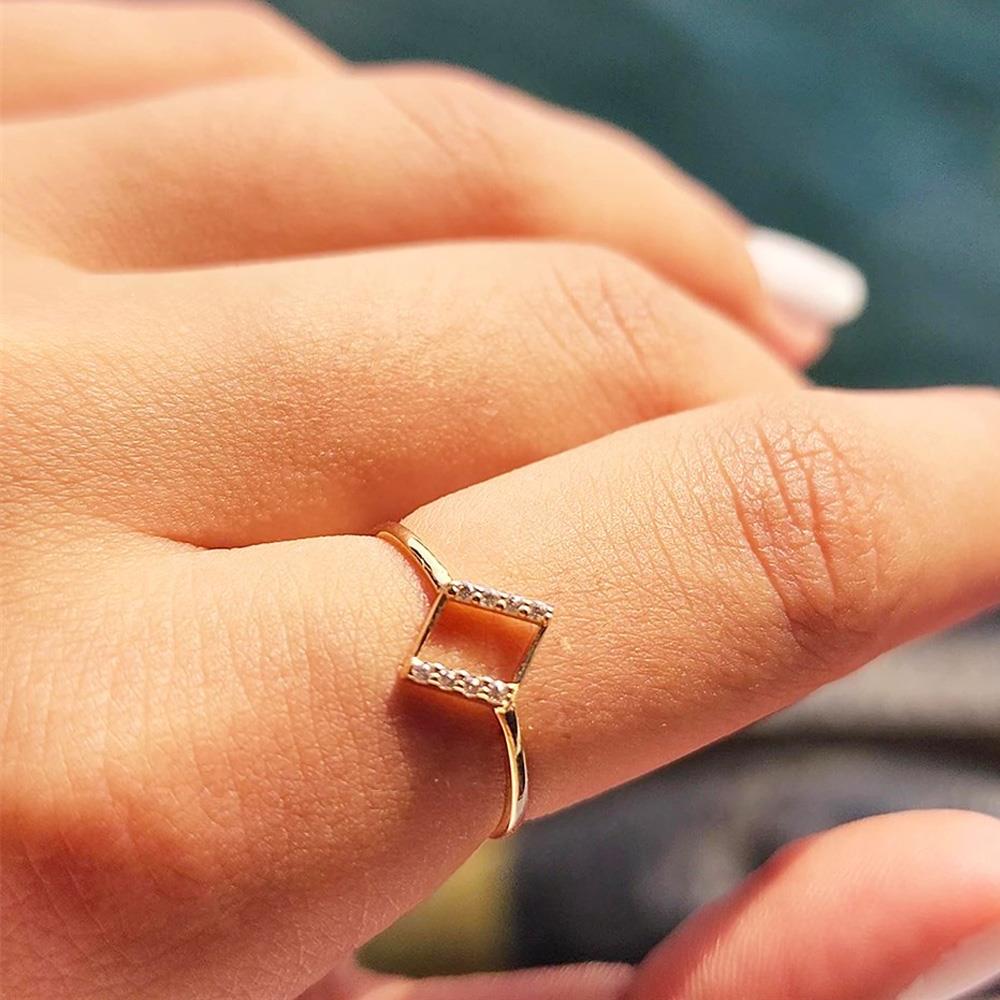 FasekGoldYÜZÜKLERAltın Yüzük - 14 Ayar Altın Fantezi Dörtgen Swarovski Taşlı Minimal Yüzük - Minimal Altın Yüzük