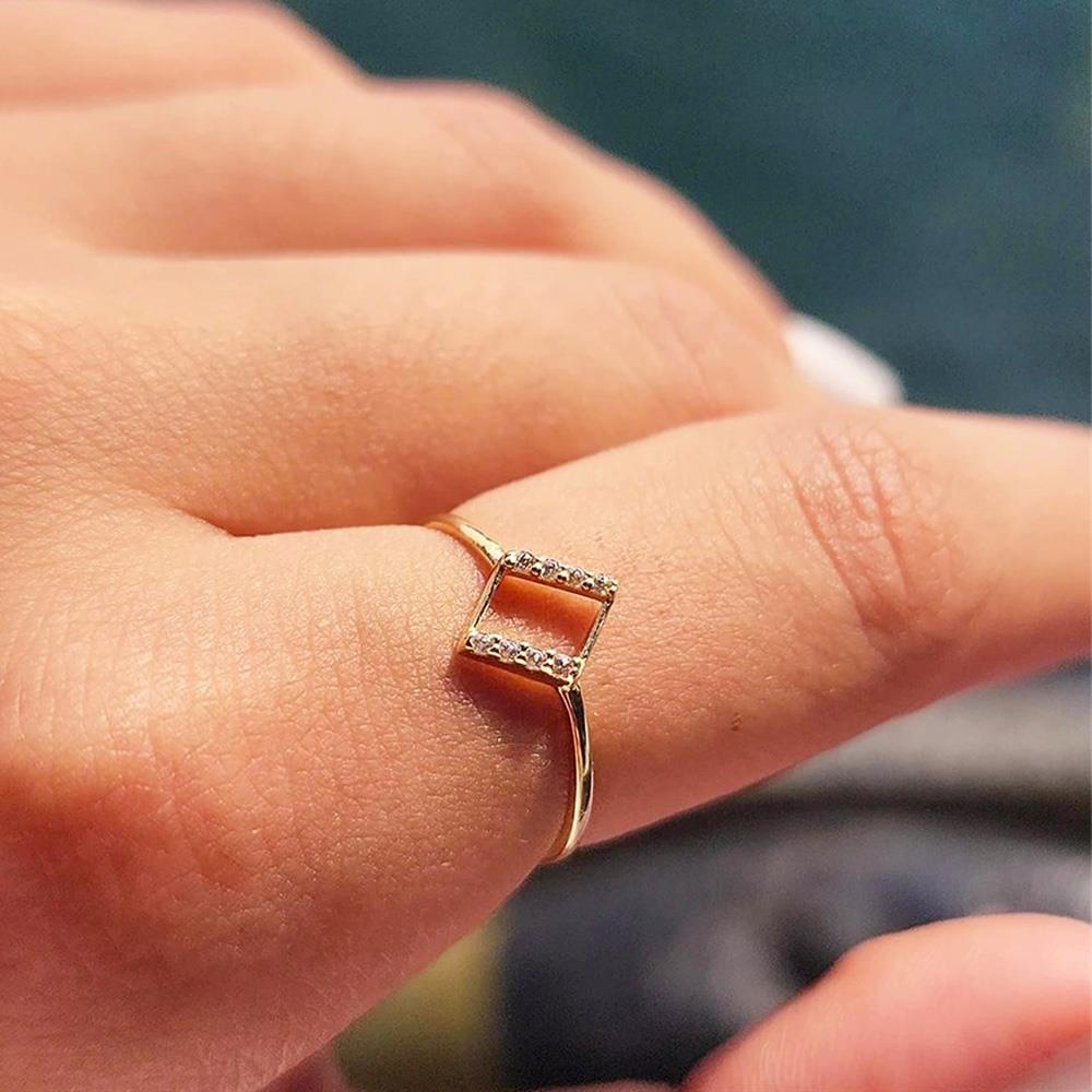 FasekGoldYÜZÜKLERAltın Yüzük - 14 Ayar Altın Fantezi Dörtgen Swarovski Taşlı Minimal Yüzük - Minimal Altın Yüzük