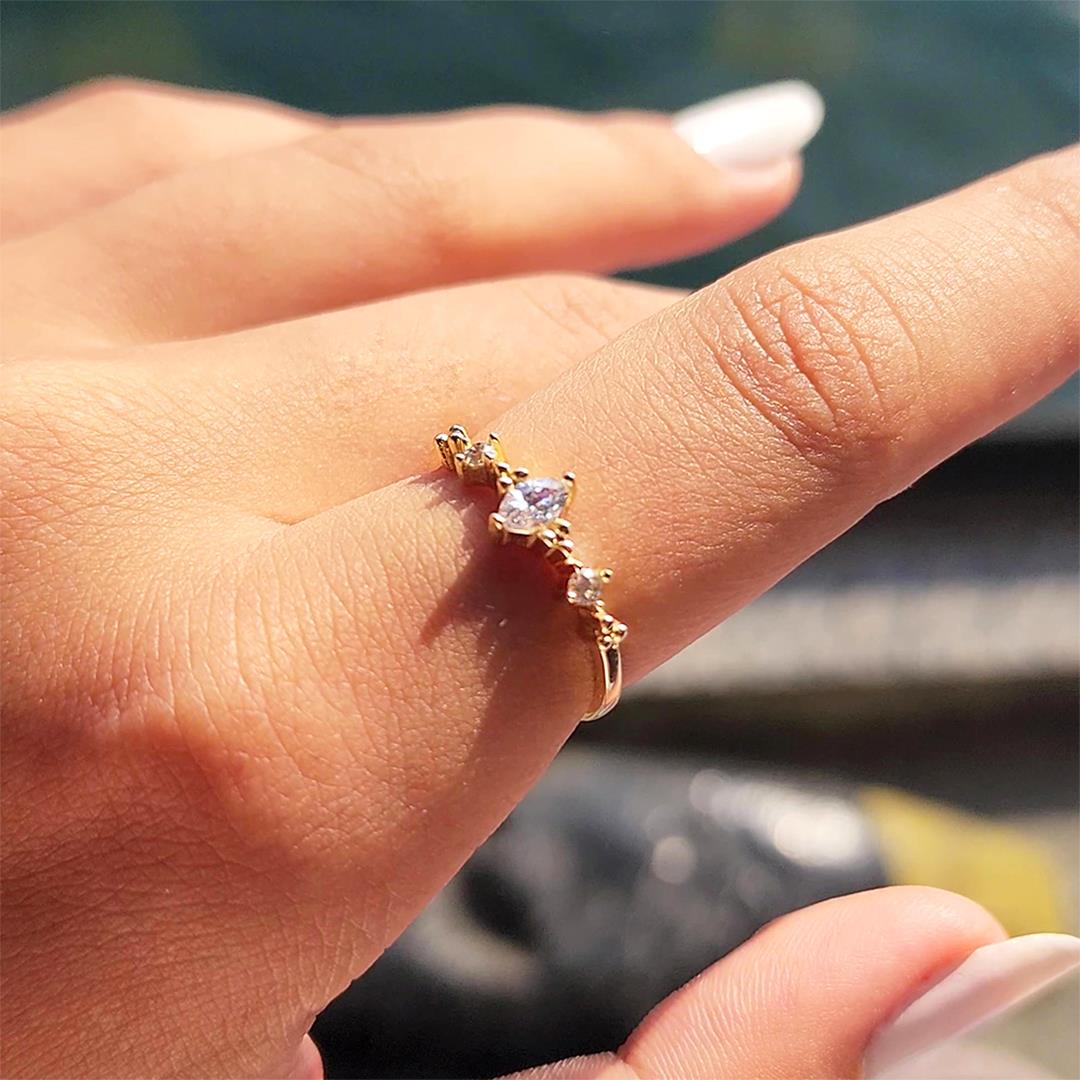 FasekGoldYÜZÜKLERAltın Yüzük - 14 Ayar Altın Fantezi Mekik Swarovski Taşlı Minimal Altın Yüzük - Eşe, Sevgiliye Yüzük