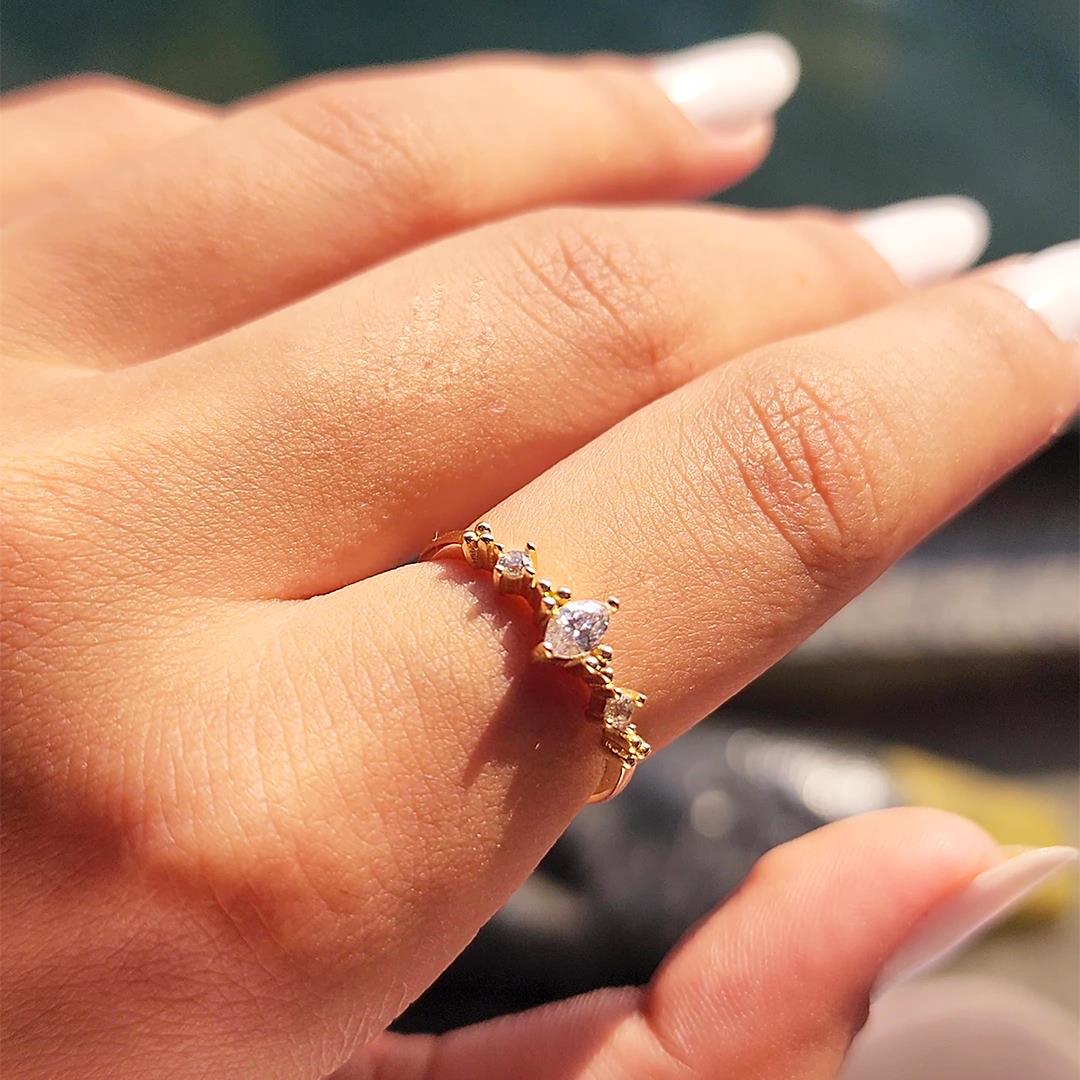 FasekGoldYÜZÜKLERAltın Yüzük - 14 Ayar Altın Fantezi Mekik Swarovski Taşlı Minimal Altın Yüzük - Eşe, Sevgiliye Yüzük