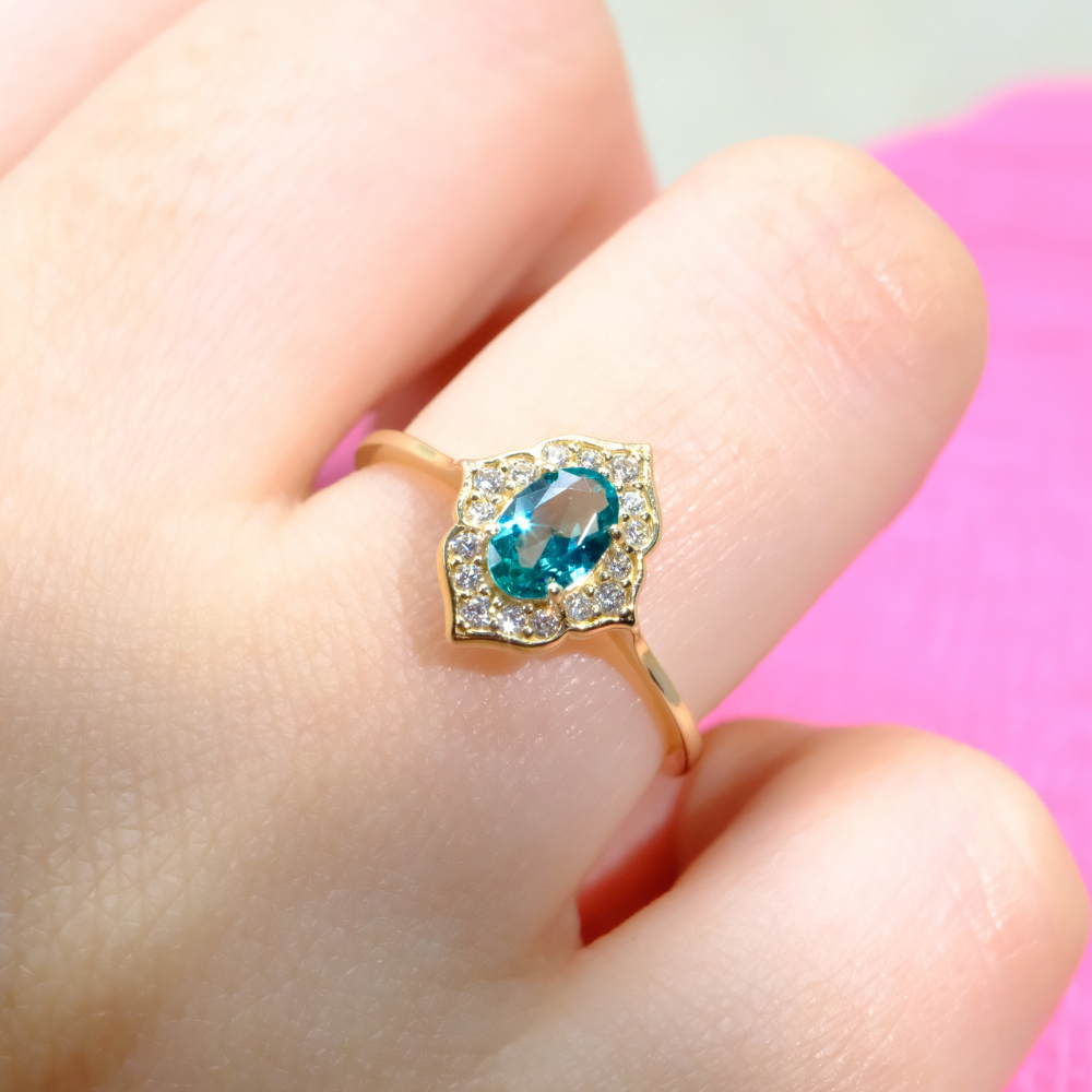 FasekGoldGÜMÜŞMavi Topaz Oval Kesim Yan Zirkon Taşlı Modern Tasarım 925 Ayar Gümüş Yüzük Tektaş Günlük-Hediyelik