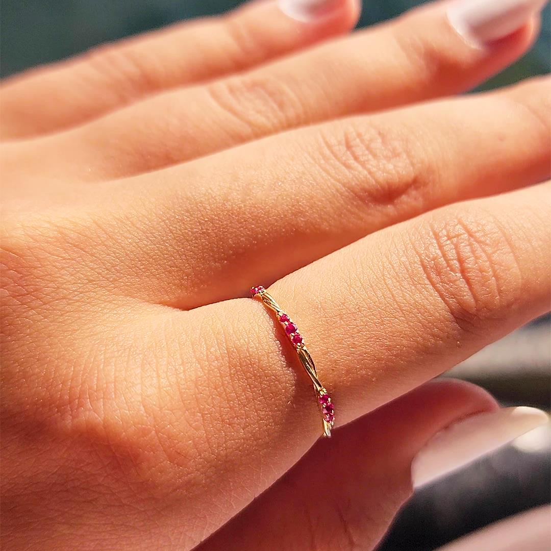 FasekGoldYÜZÜKLERMinimal Altın Yüzük - 14 Ayar Altın Burma Tel Ruby Taşlı Minimal Yüzük - Hediyelik Altın Yüzük