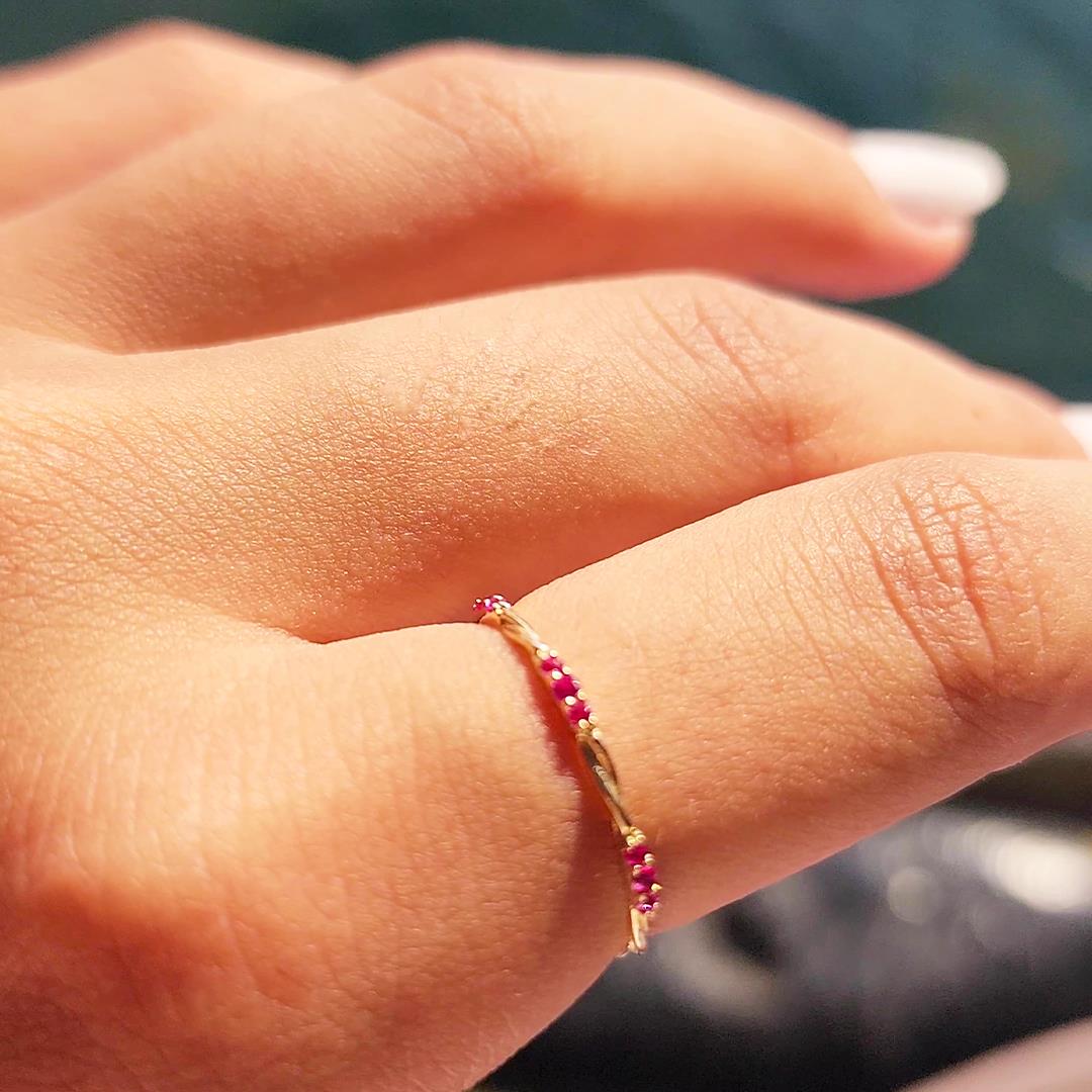 FasekGoldYÜZÜKLERMinimal Altın Yüzük - 14 Ayar Altın Burma Tel Ruby Taşlı Minimal Yüzük - Hediyelik Altın Yüzük