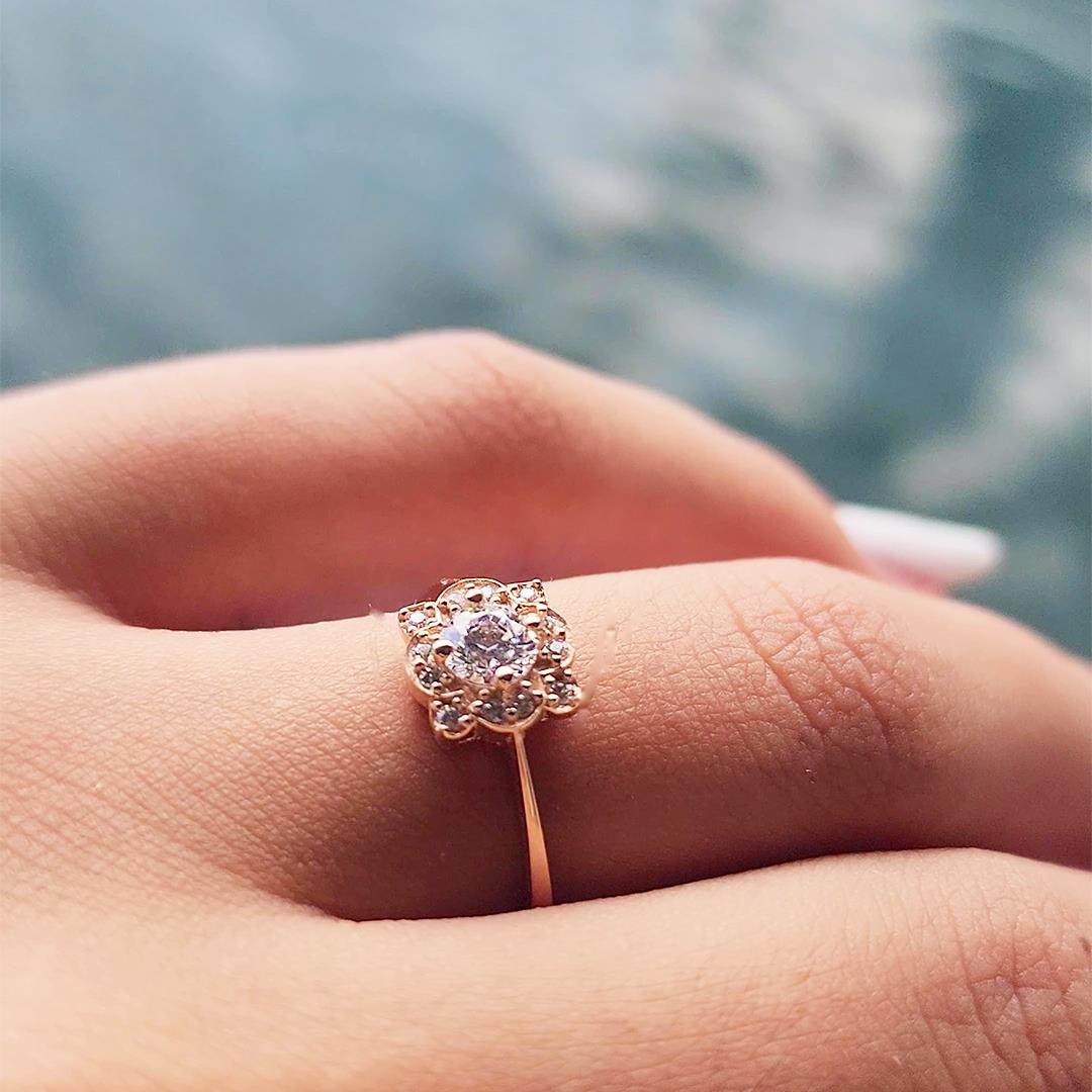 FasekGoldYÜZÜKLERMinimal Altın Yüzük - 14 Ayar Altın Çiçek Desenli Swarovski Taşlı Yüzük - Hediyelik Altın Yüzük