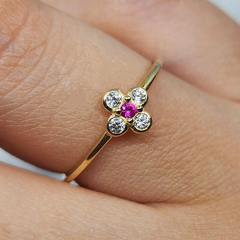 FasekGoldYÜZÜKLERMinimal Altın Yüzük - 14 Ayar Altın Minimal Papatya Ruby Taşlı Yüzük - Papatya Altın Yüzük
