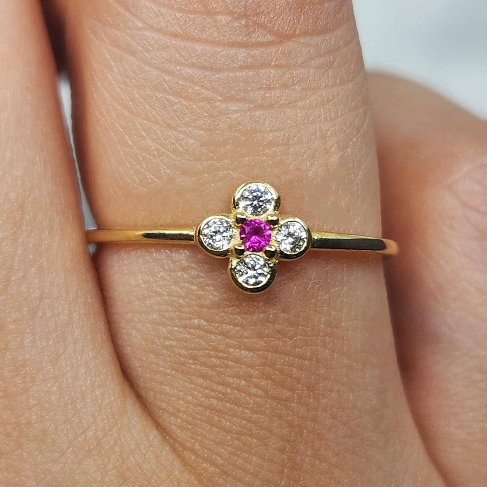 FasekGoldYÜZÜKLERMinimal Altın Yüzük - 14 Ayar Altın Minimal Papatya Ruby Taşlı Yüzük - Papatya Altın Yüzük