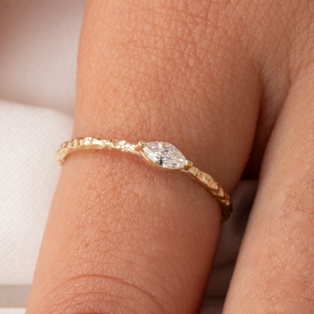 FasekGoldYÜZÜKLERMinimal Altın Yüzük - 14 Ayar Altın Swarovski Taşlı Minimal Gündelik Tektaş Yüzük