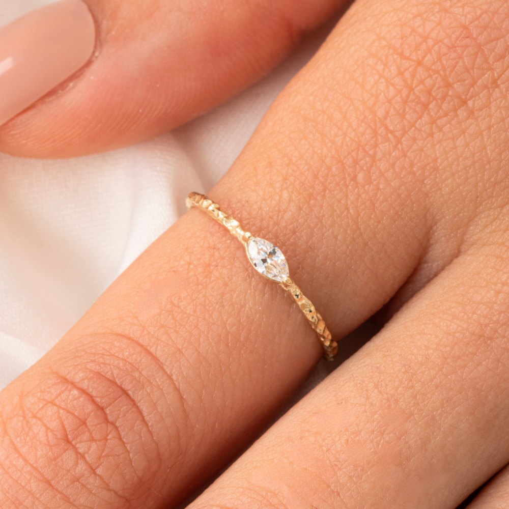 FasekGoldYÜZÜKLERMinimal Altın Yüzük - 14 Ayar Altın Swarovski Taşlı Minimal Gündelik Tektaş Yüzük