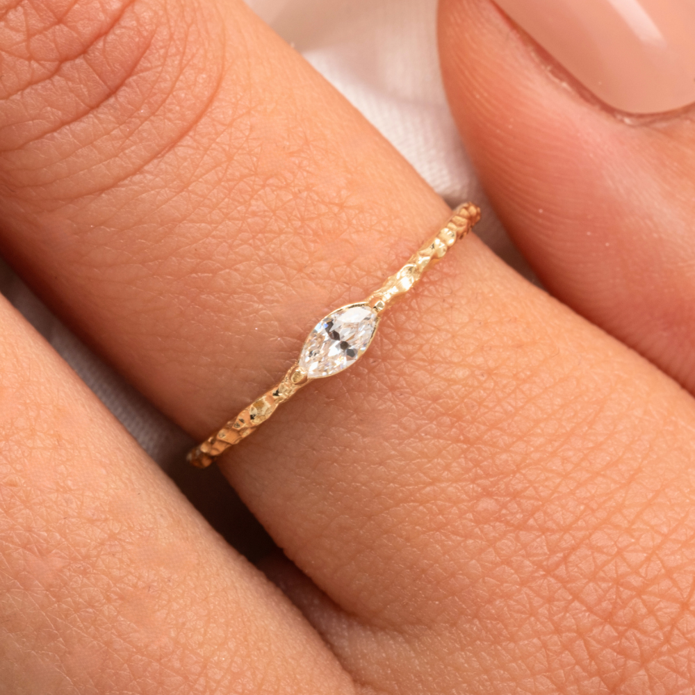 FasekGoldYÜZÜKLERMinimal Altın Yüzük - 14 Ayar Altın Swarovski Taşlı Minimal Gündelik Tektaş Yüzük
