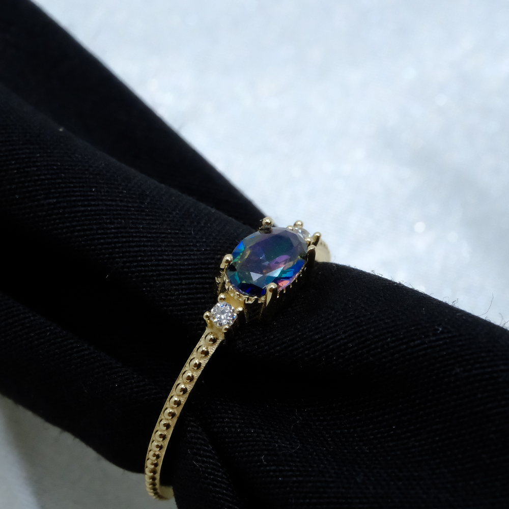 FasekGoldGÜMÜŞMistik Topaz Oval Kesim Yan Zirkon Taşlı Modern 925 Ayar Gümüş Kadın Tektaş Yüzük Günlük-Hediyelik