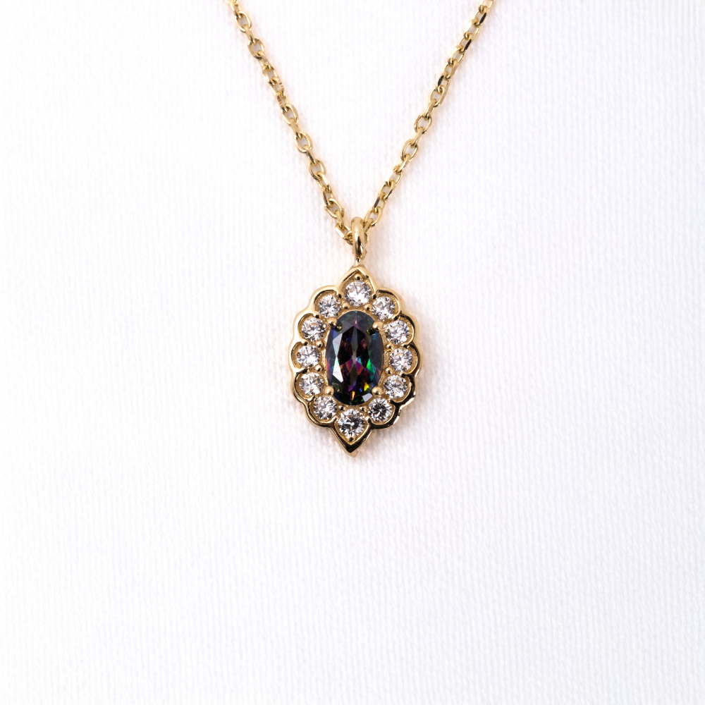FasekGoldKOLYELEROval Mistik Topaz Taşlı Yanları Zirkon Taşla Süslenmiş Modern Tasarım 14 Ayar Altın Kolye