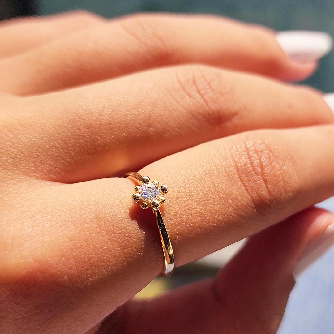 FasekGoldYÜZÜKLERTektaş Altın Yüzük - 14 Ayar Altın 0.25 Karat Swarovski Taşlı Minimal Tek Taş Yüzük - Papatya Yüzük