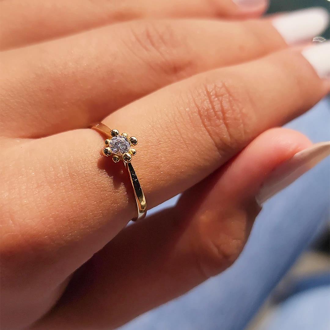 FasekGoldYÜZÜKLERTektaş Altın Yüzük - 14 Ayar Altın 0.25 Karat Swarovski Taşlı Minimal Tek Taş Yüzük - Papatya Yüzük