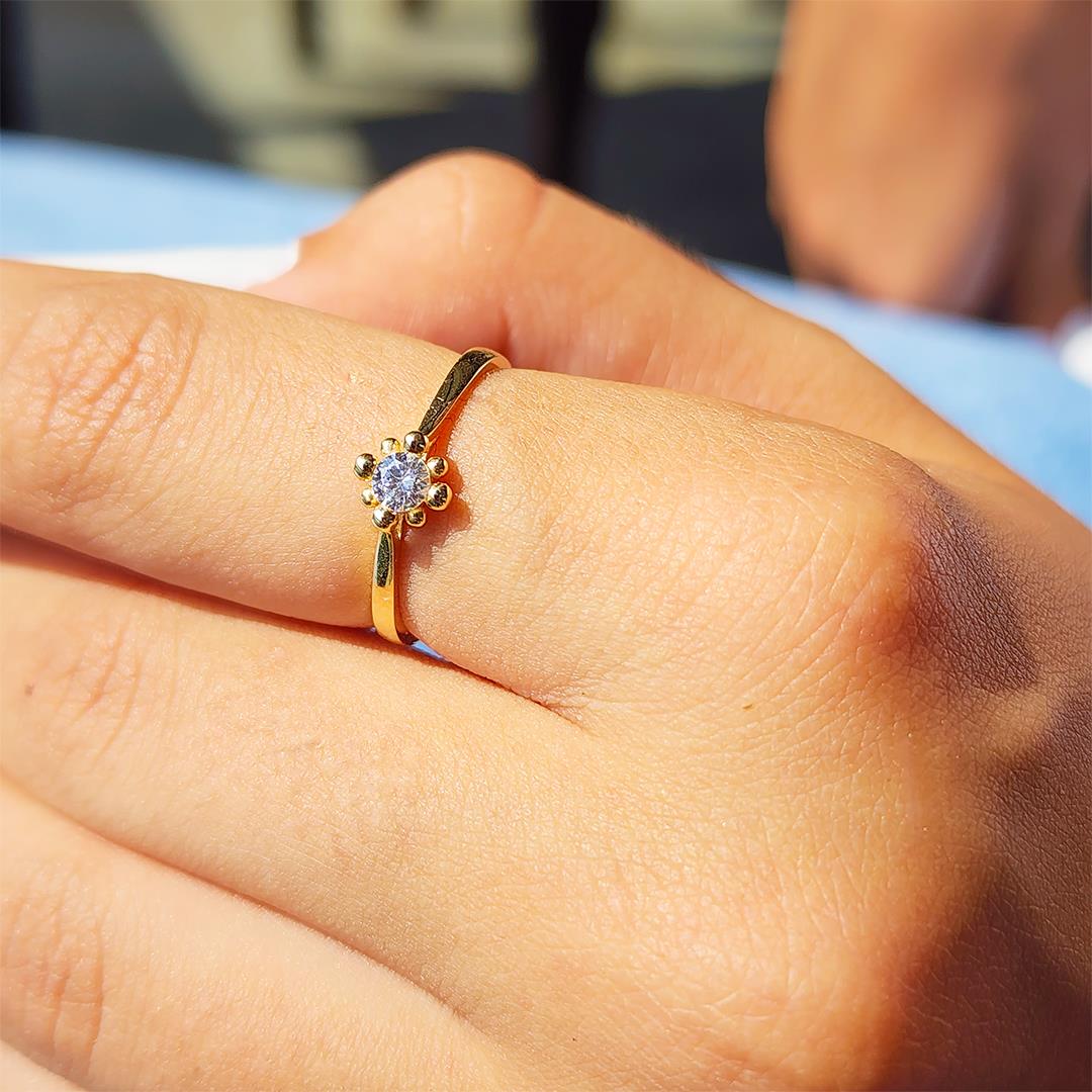 FasekGoldYÜZÜKLERTektaş Altın Yüzük - 14 Ayar Altın 0.25 Karat Swarovski Taşlı Minimal Tek Taş Yüzük - Papatya Yüzük