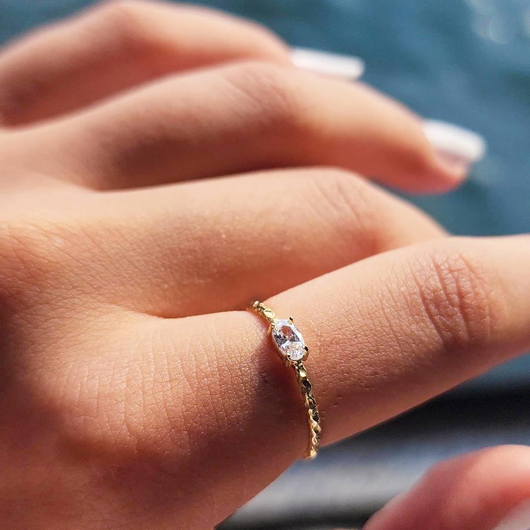 FasekGoldYÜZÜKLERTektaş Altın Yüzük - 14 Ayar Altın Dövme Oval Swarovski Taşlı Minimal Eskitme Tek Taş Yüzük