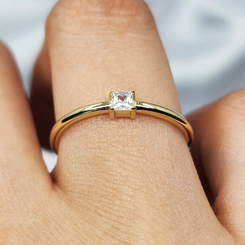 FasekGoldYÜZÜKLERTektaş Altın Yüzük - 14 Ayar Altın Swarovski Taşlı Minimal Tek Taş Yüzük