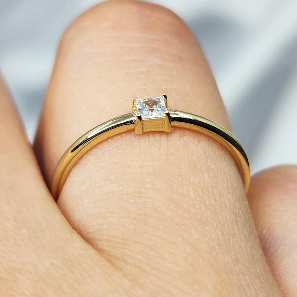 FasekGoldYÜZÜKLERTektaş Altın Yüzük - 14 Ayar Altın Swarovski Taşlı Minimal Tek Taş Yüzük