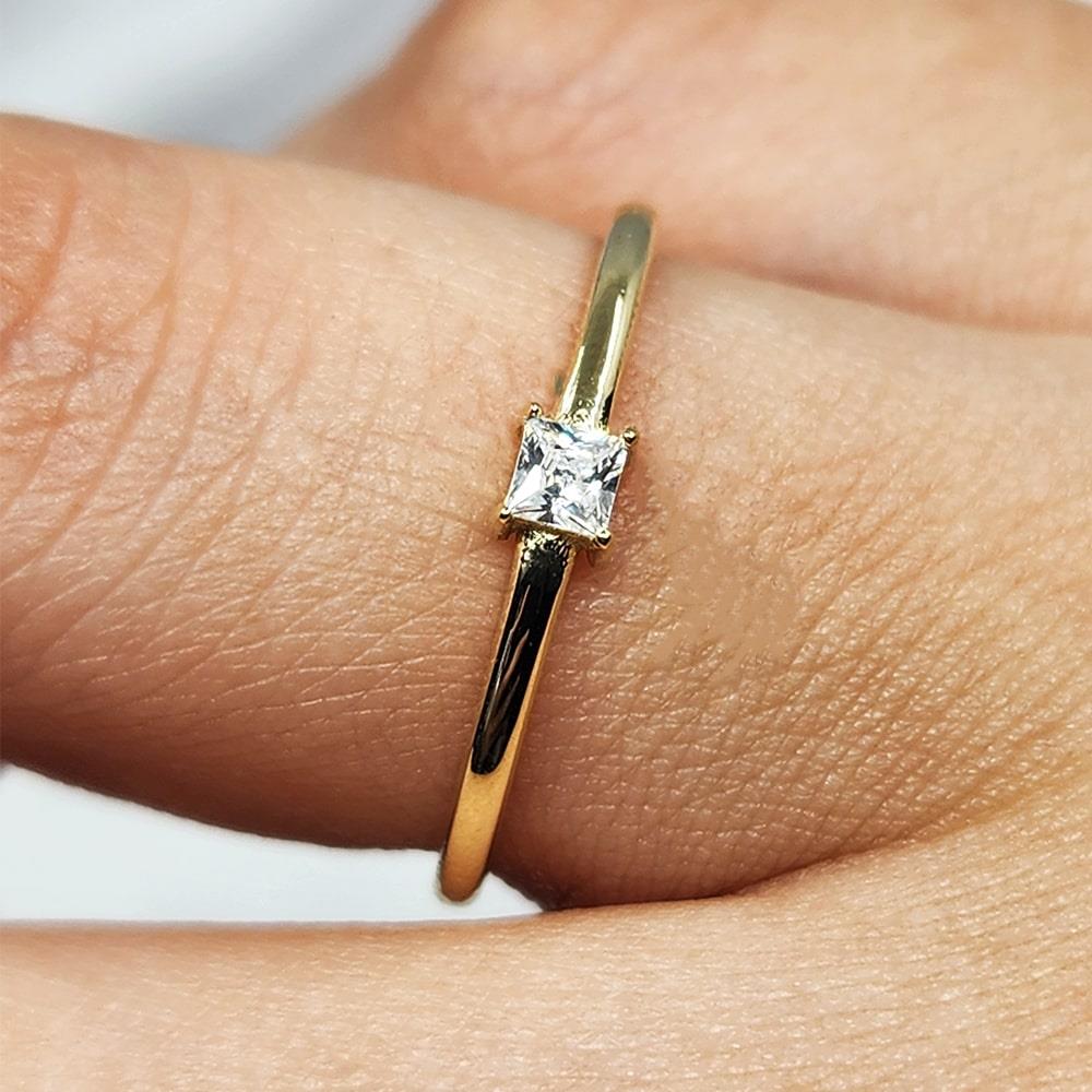 FasekGoldYÜZÜKLERTektaş Altın Yüzük - 14 Ayar Altın Swarovski Taşlı Minimal Tek Taş Yüzük