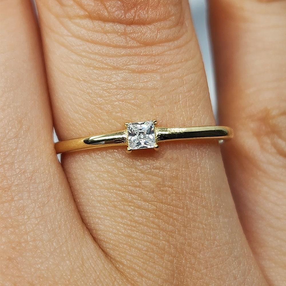 FasekGoldYÜZÜKLERTektaş Altın Yüzük - 14 Ayar Altın Swarovski Taşlı Minimal Tek Taş Yüzük