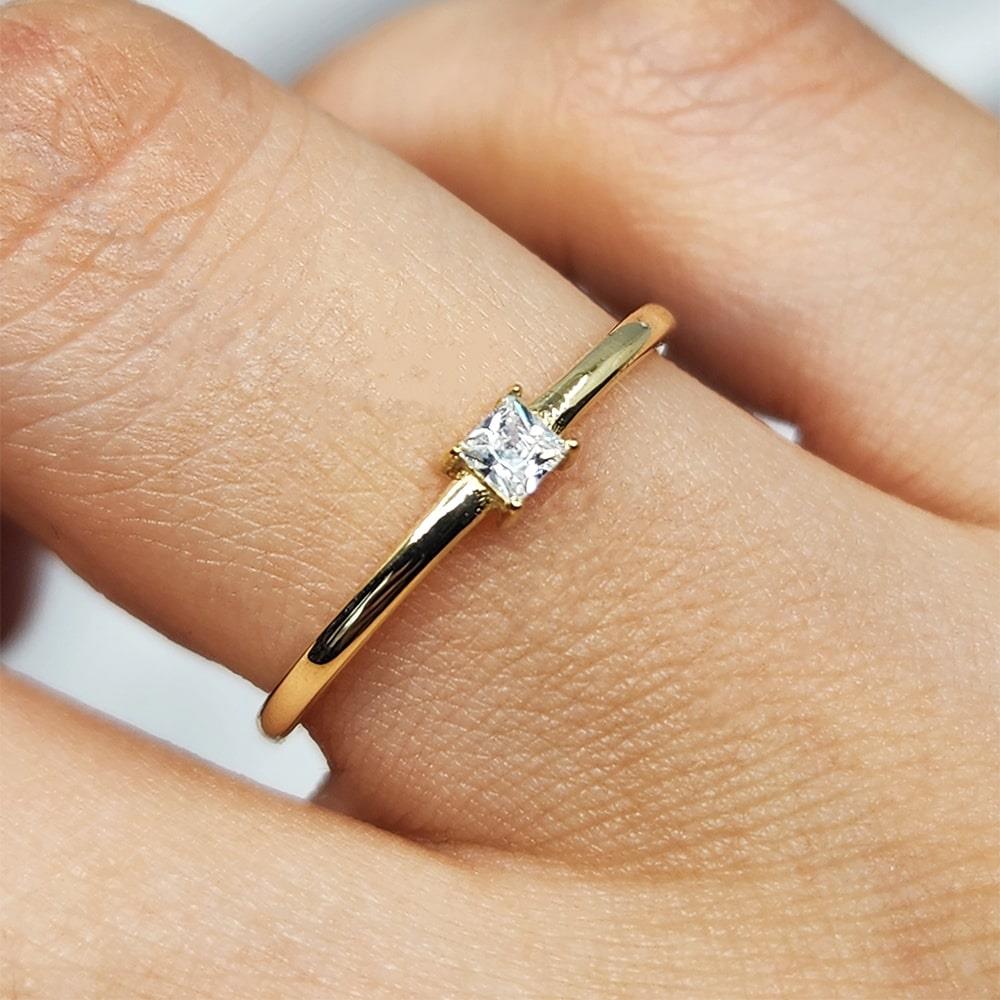 FasekGoldYÜZÜKLERTektaş Altın Yüzük - 14 Ayar Altın Swarovski Taşlı Minimal Tek Taş Yüzük