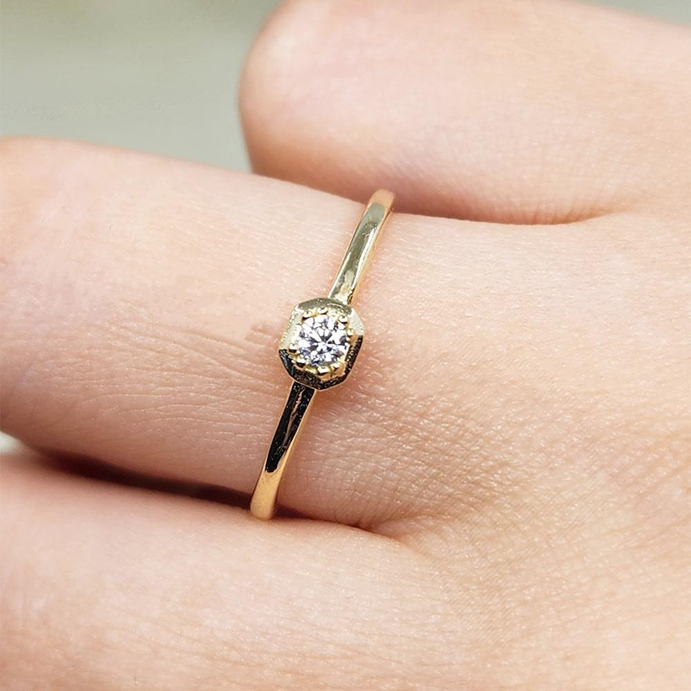 FasekGoldYÜZÜKLERTektaş Altın Yüzük - 14 Ayar Altın Swarovski Taşlı Minimal Tek Taş Yüzük - Hediyelik Tek Taş Yüzük