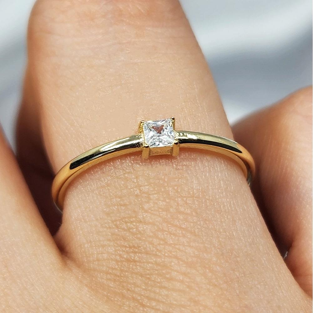 FasekGoldYÜZÜKLERTektaş Altın Yüzük - 14 Ayar Altın Swarovski Taşlı Minimal Tek Taş Yüzük