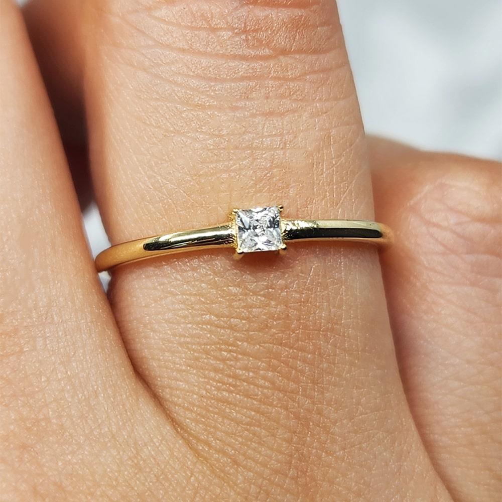 FasekGoldYÜZÜKLERTektaş Altın Yüzük - 14 Ayar Altın Swarovski Taşlı Minimal Tek Taş Yüzük