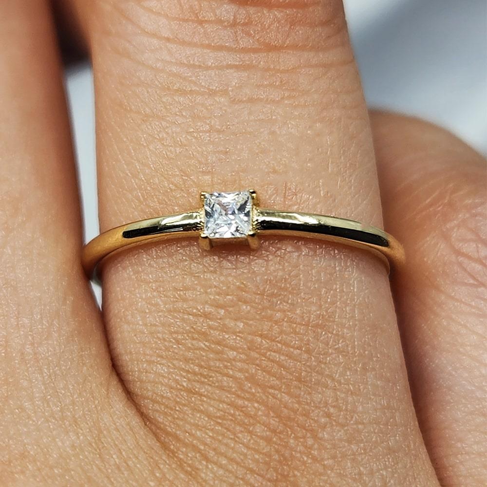FasekGoldYÜZÜKLERTektaş Altın Yüzük - 14 Ayar Altın Swarovski Taşlı Minimal Tek Taş Yüzük
