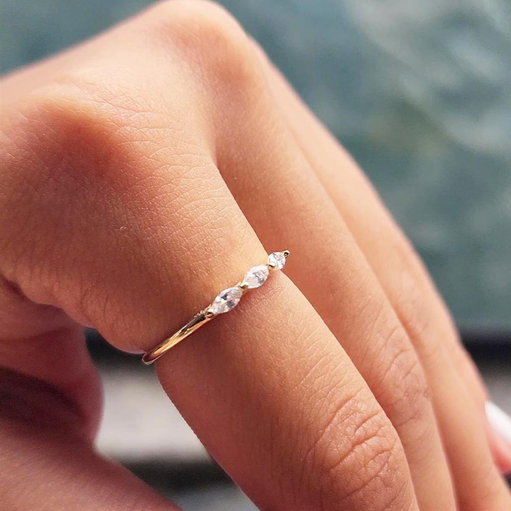 FasekGoldYÜZÜKLERTria Altın Yüzük - 14 Ayar Altın Mekik Swarovski Taşlı Minimal Yüzük - Hediyelik, Minimal Yüzük