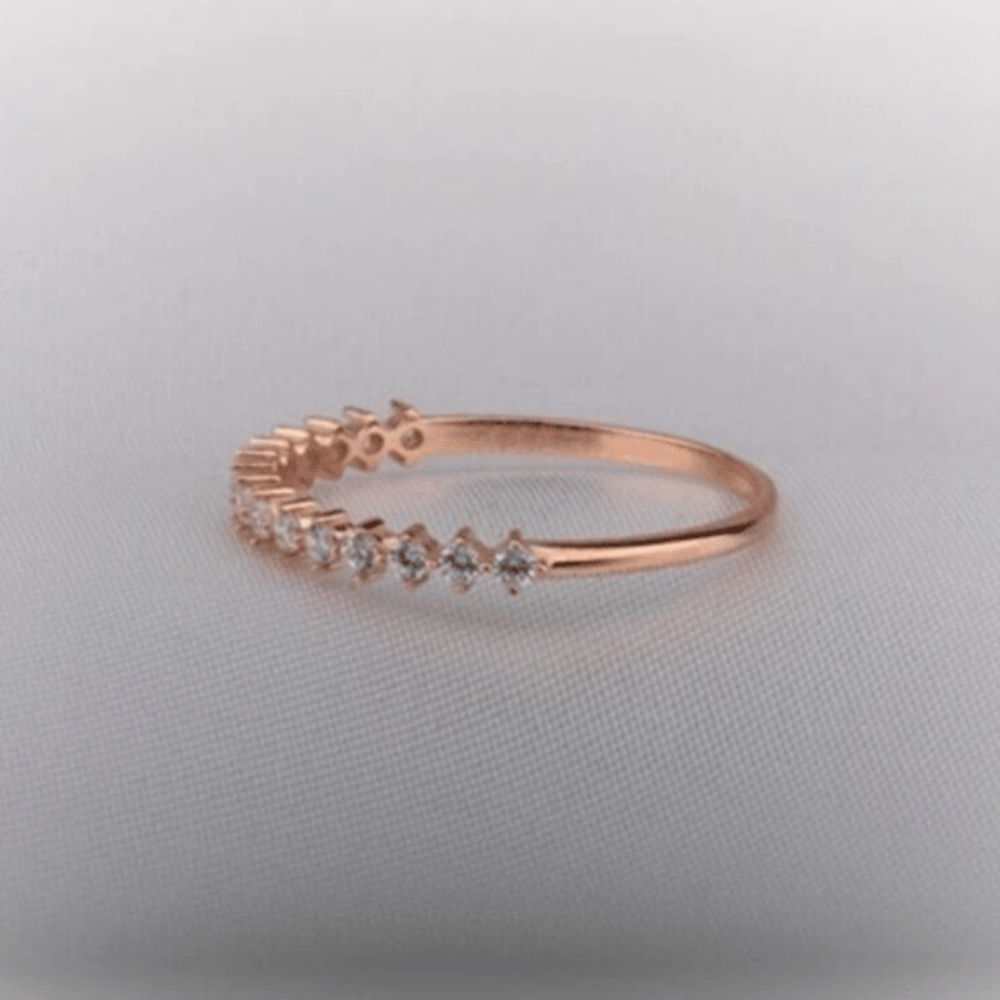 Huma GoldYÜZÜKLERYarım Tur Altın Yüzük - 14 Ayar Altın Yarım Tur Swarovski Taşlı Minimal Roz Kadın Yüzük