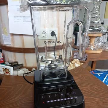 2. El Blendtec - Designer 650 Blender,3 hp,1560W,WildSide+ - D650D0501A1A-EUA1AP1