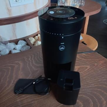 Wilfa - Uniform+ 58mm Flat Dişli Tartılı Kahve Öğütücü - Siyah - WSFBS-200B