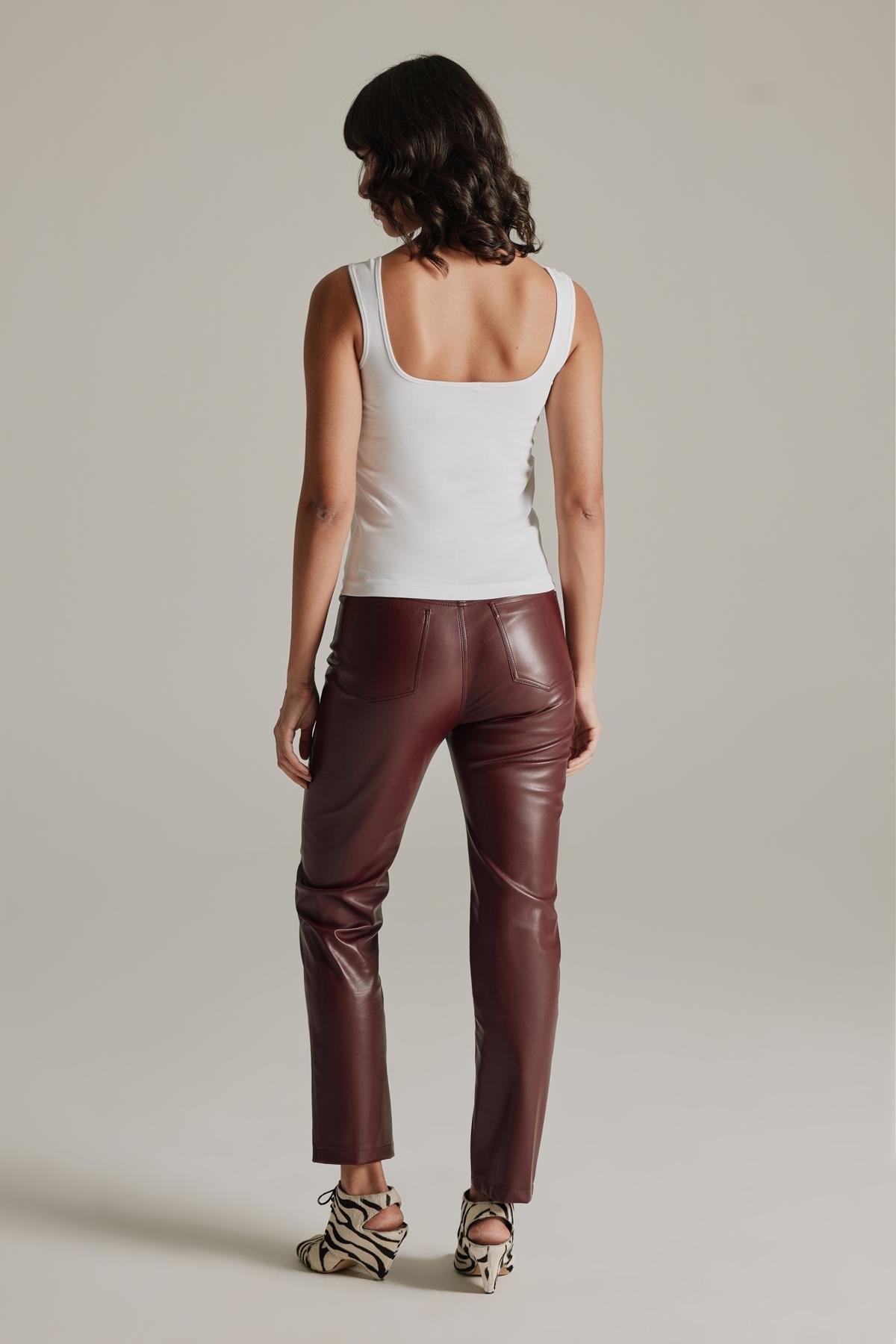 Studio Beyaz Logolu Atlet-Modalody-Tişört