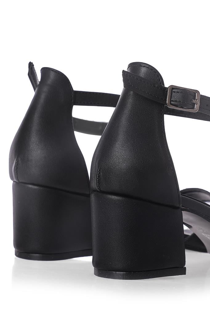 Bilekten Bağlı, Kalın Topuklu Tokalı Siyah Kadın Sandalet