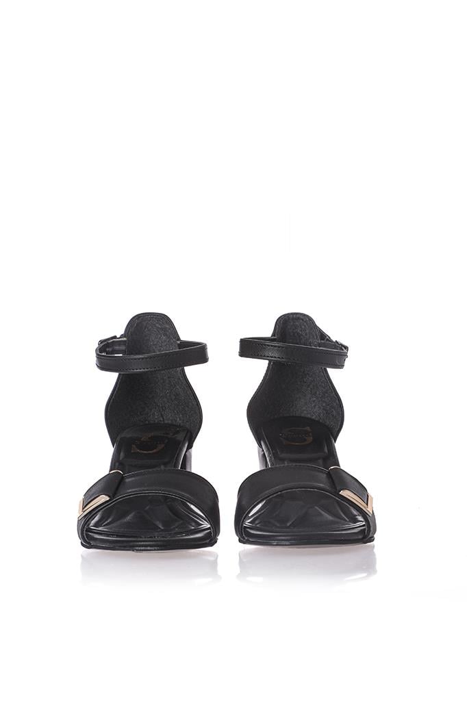 Bilekten Bağlı, Kalın Topuklu Tokalı Siyah Kadın Sandalet