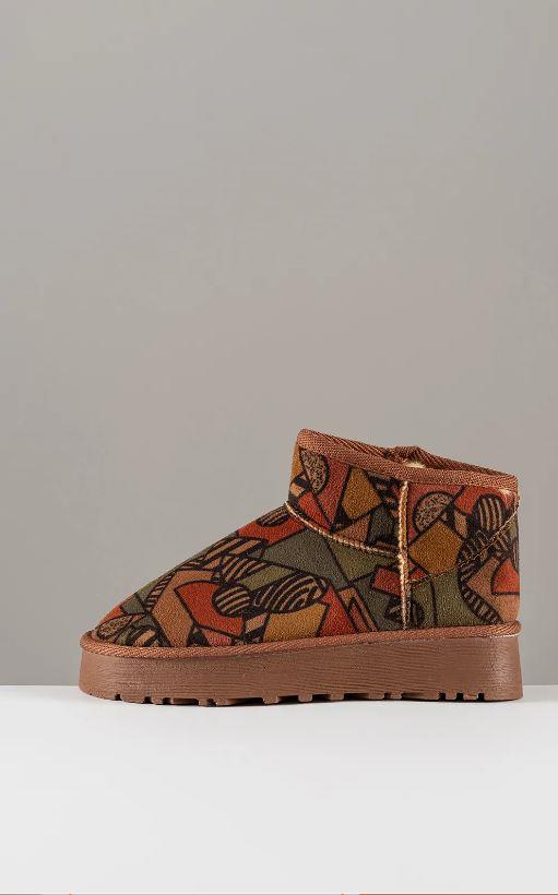 İçi Tüylü Kadın Bot, Kadın Bot