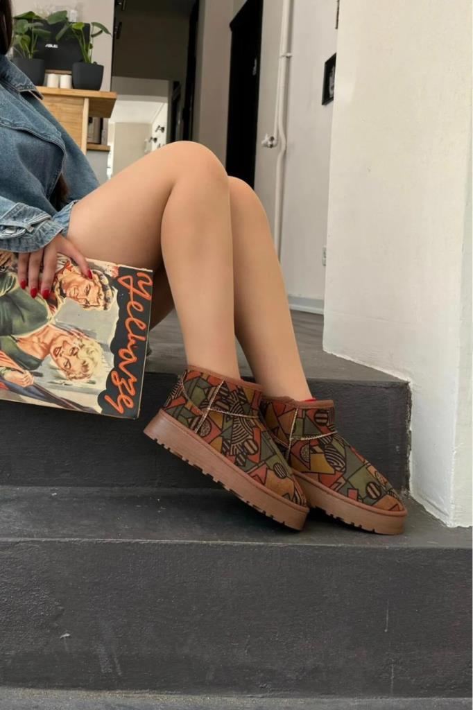 İçi Tüylü Kadın Bot, Kadın Bot