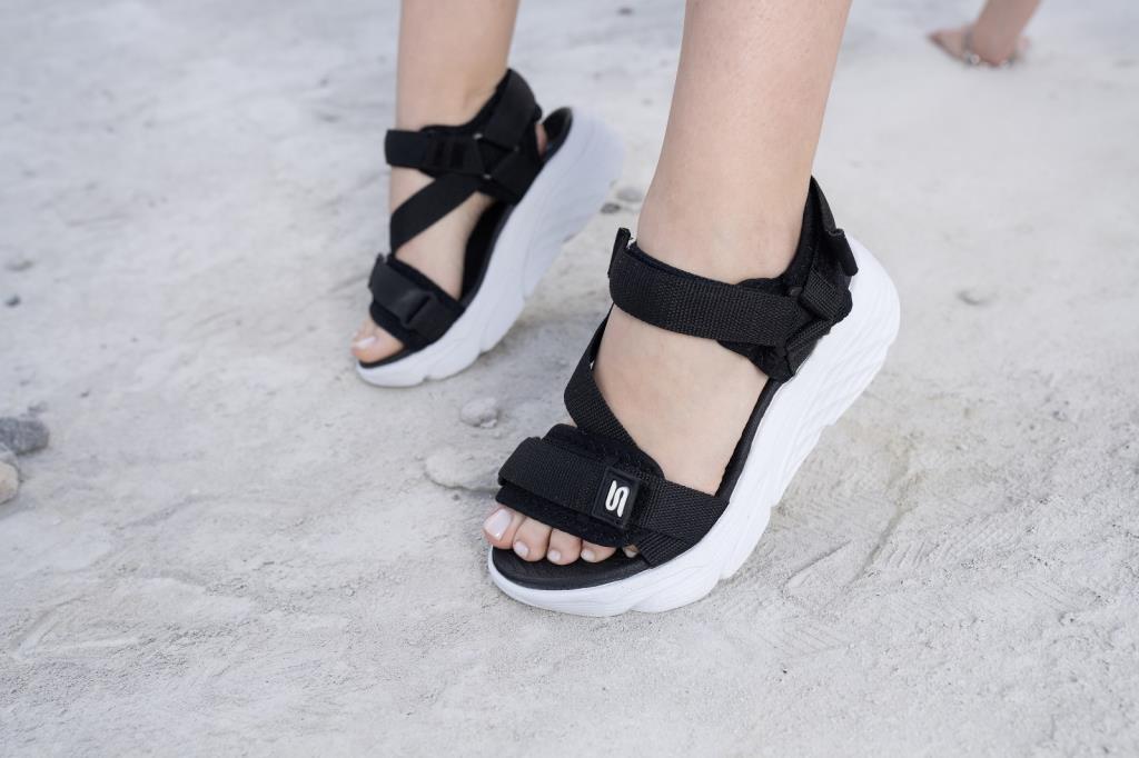 Rahat ve Hafif Tabanlı 3 Cırtlı Kadın Sandalet 