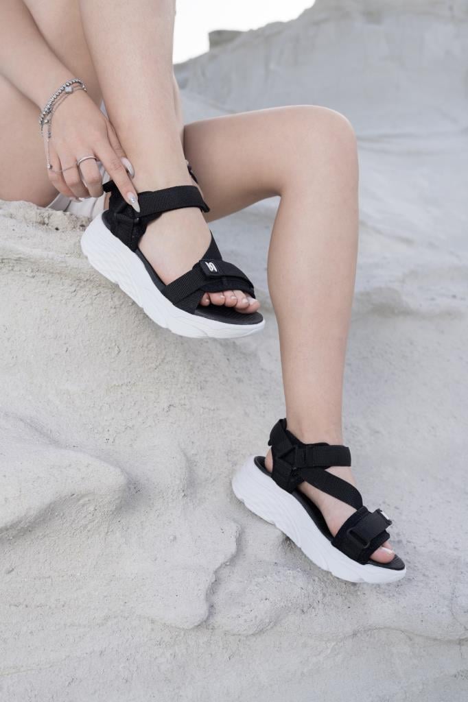 Rahat ve Hafif Tabanlı 3 Cırtlı Kadın Sandalet 